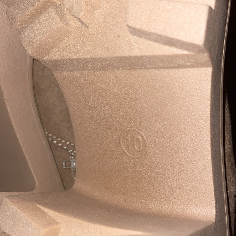 Universal thread taupe lug sole Chelsea boot  size 10 faux suede - Picture 11 of 11